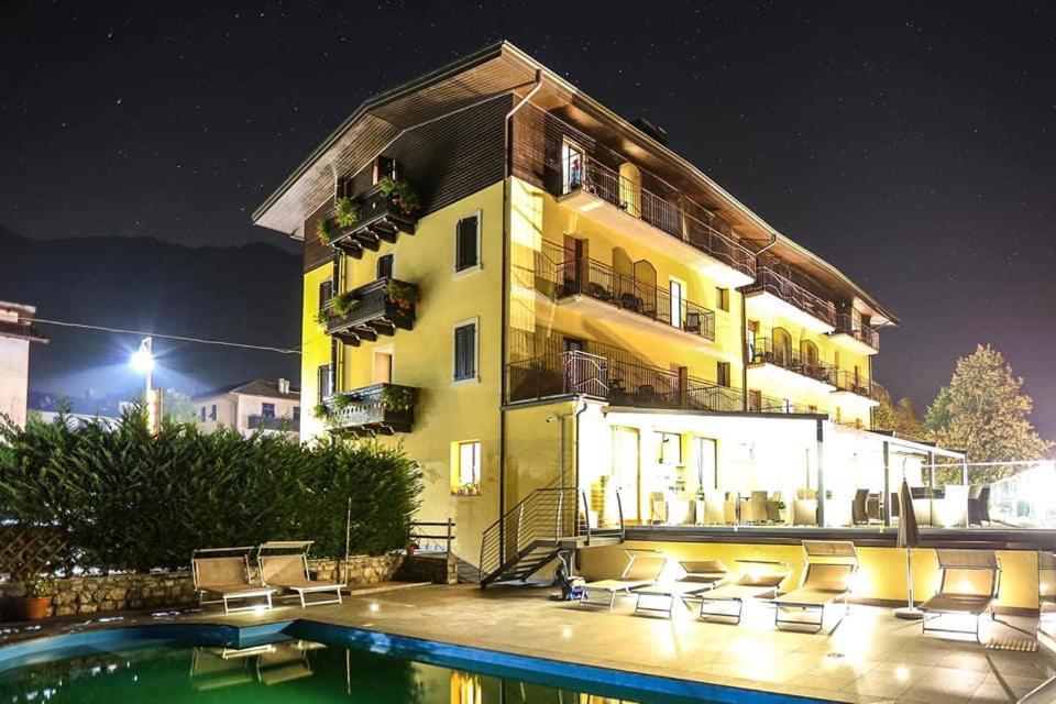 Albergo Mezzolago Ngoại thất bức ảnh