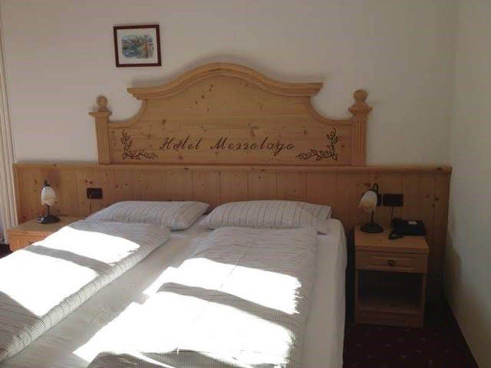 Albergo Mezzolago Ngoại thất bức ảnh