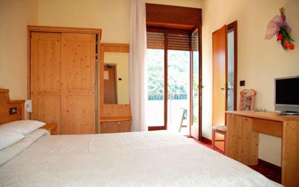 Albergo Mezzolago Ngoại thất bức ảnh